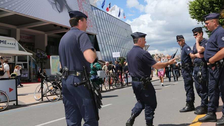 Des policiers à Cannes