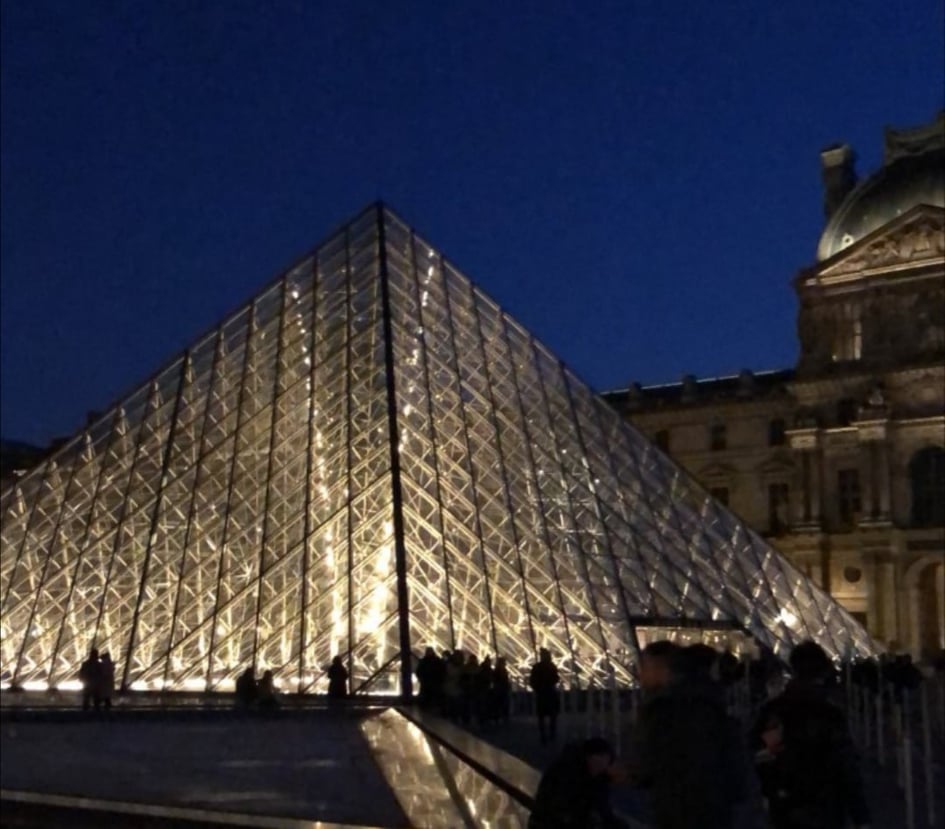 PARIS LOUVRES