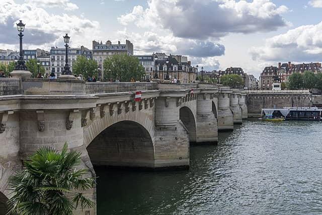 Pont_Neuf_-_Paris-min