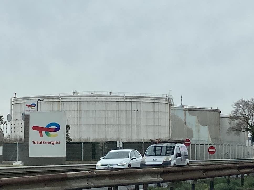 DEPOT ESSENCE RAFFINERIE-min pénurie de carburants