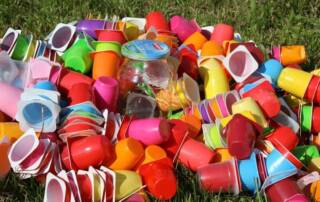 pot plastique danone en justice