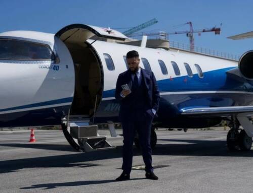 Yacine l’entrepreneur qui se fait appeler Goldeneyes suite à son train de vie luxueux