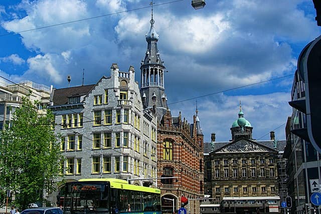 Amsterdam macron