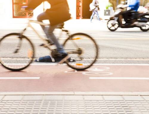 Un cycliste de 40 ans meurt percuté par une camionnette