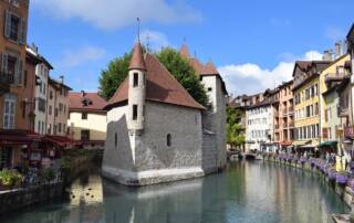 attaque couteau Annecy essentiel