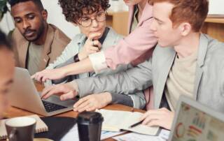 Une étude révèle l'importance de la relation employé-manager dans la satisfaction au travail, soulignant des défis mais aussi des pistes d'amélioration. évolutions conférence en entreprise