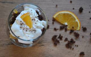 Le dessert léger à la gélatine et au yaourt naturel fait sensation sur TikTok est-il vraiment sain