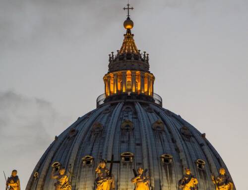 Comment la fumée du conclave devient-elle blanche ou noire