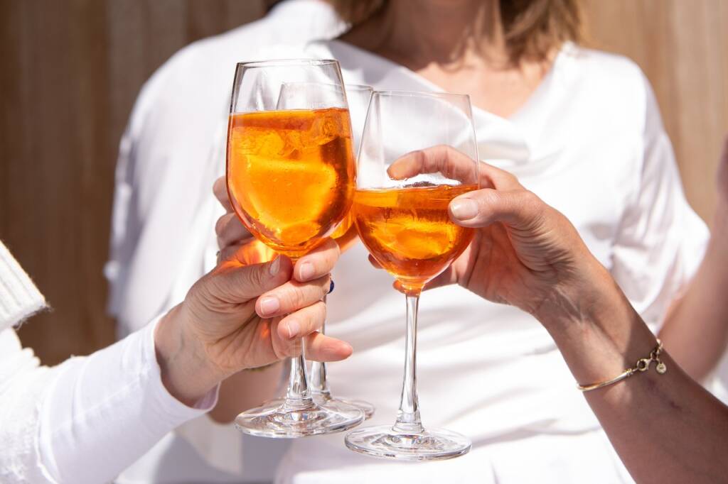 Un nouveau gel miracle, développé par des chercheurs suisses, pourrait bien changer la donne pour tous les amateurs de soirées arrosées