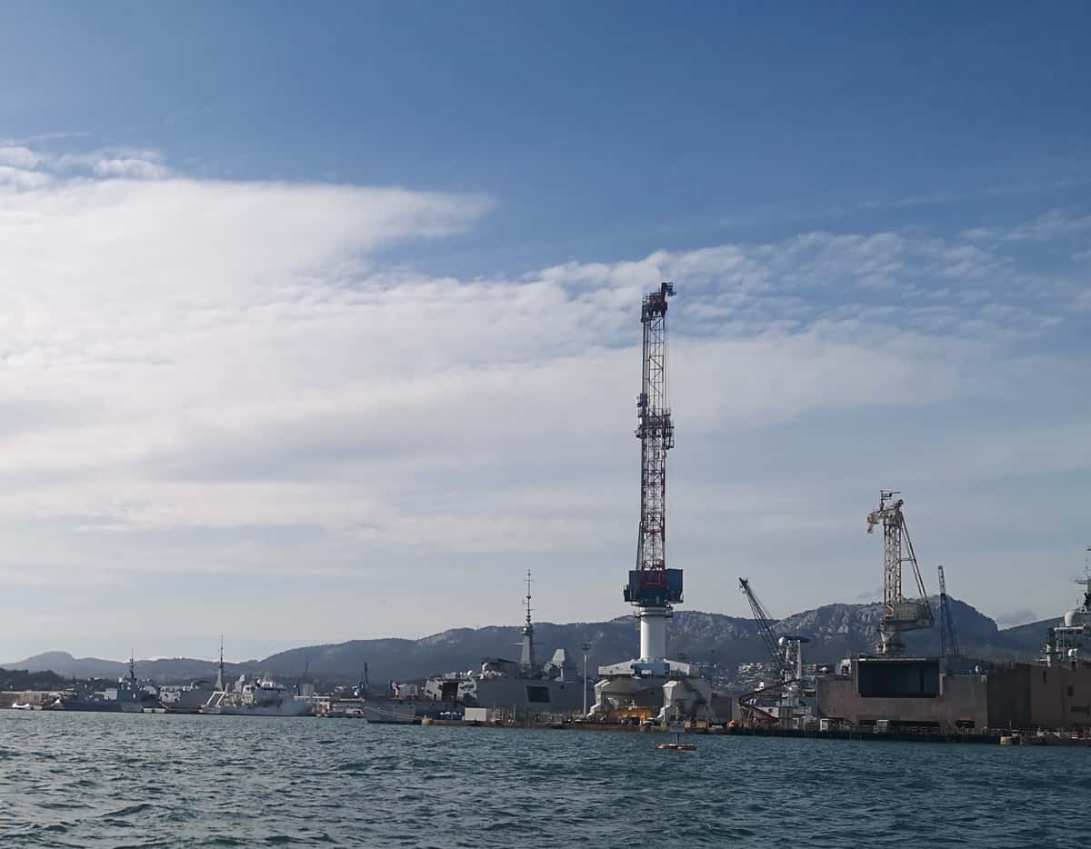 Macron défense France budget armée Sous-marin nucléaire Le Tourville Dupuy de Lôme Toulon escale Porte-avions Charles-de-Gaulle sous-marin nucléaire Émeraude porte-hélicoptères amphibie dixmude toulon exercice militaire Toulon