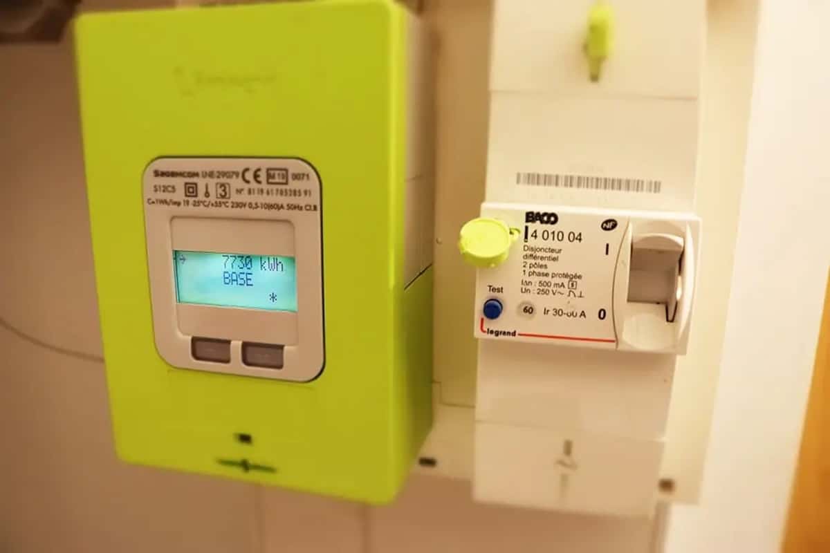 Coupure électricité Le Pradet baisse des tarifs fevrier 2025 incendies électriques hausse tarifs d'électricité Réduisez votre facture d'électricité Électricité les prix chutent prix de l'électricité Tarif agent 90% manipulation compteurs Linky calendrier hausses prix énergie augmentation prix électricité varois disparition des heures creuses