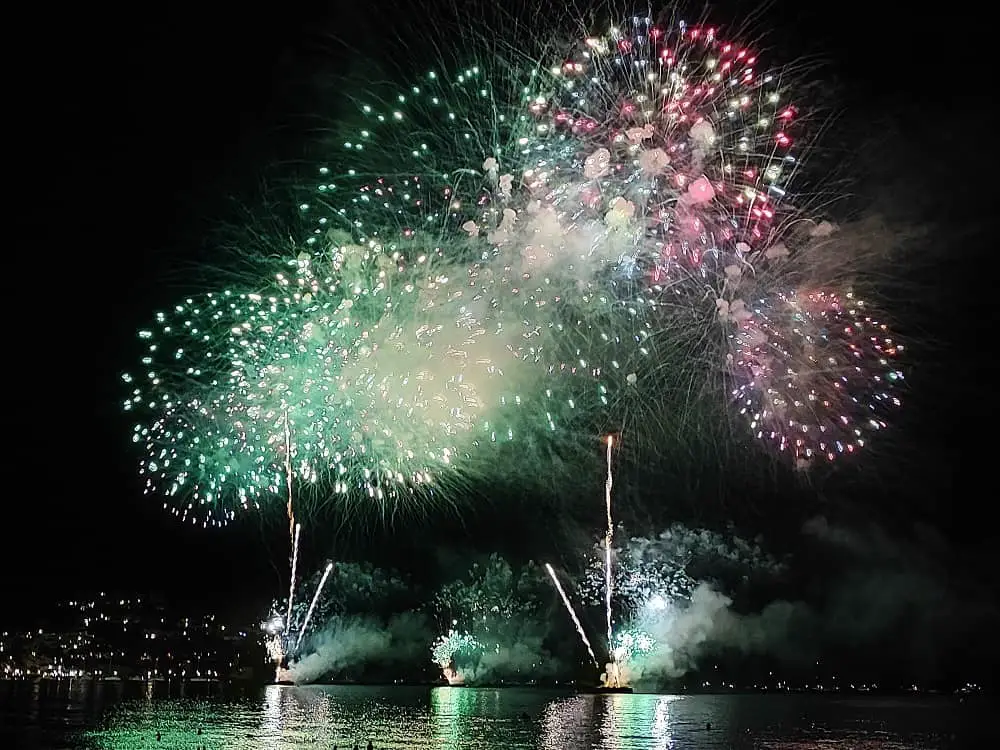 Feux d’artifice juillet 2025 feu artifice 14 juillet var pollution feux d'artifice feu artifice Saint-Tropez feu d'artifice la ciotat feux artifices Noël feu artifice sanary record feu artifice Lecques