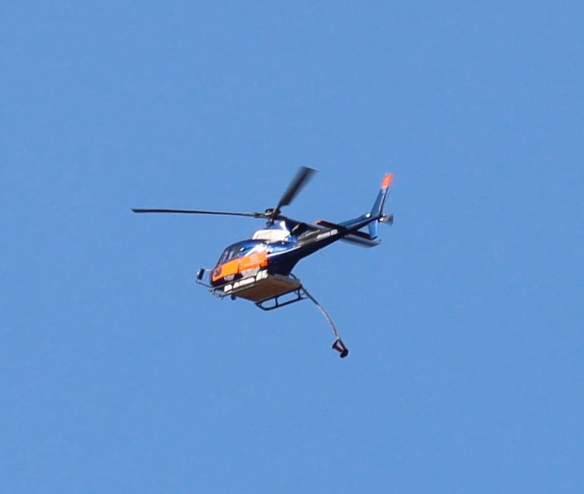 HELICOPTERE BOMBARDIER FEU-min HELICOPTERE BOMBARDIER FEU