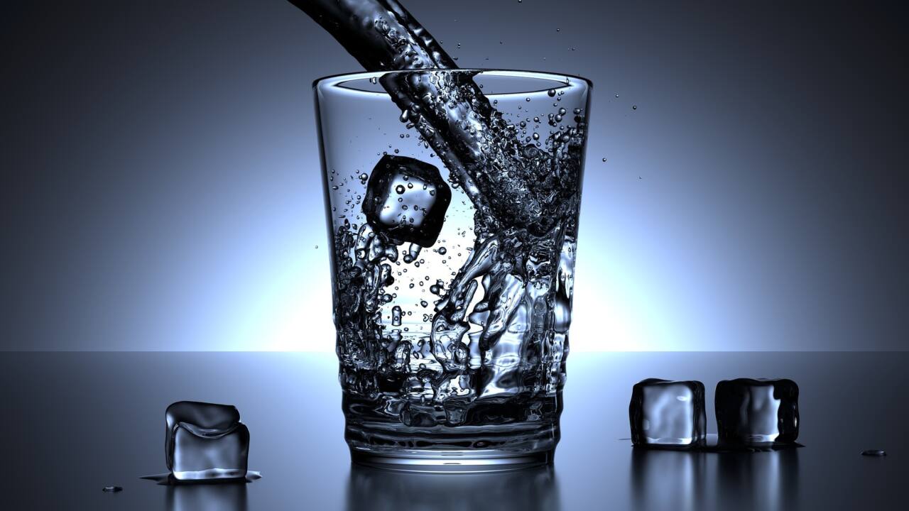 Hydratation lors des journées chaudes pourquoi l'eau seule ne suffit pas