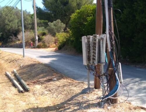 Les poteaux téléphoniques en bois remplacés par des modèles composites considérés comme plus résistants.