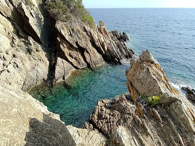 Bouteille à la mer retrouvée île du Levant Île_du_levant baignade Port-Cros Levant plages Hyères