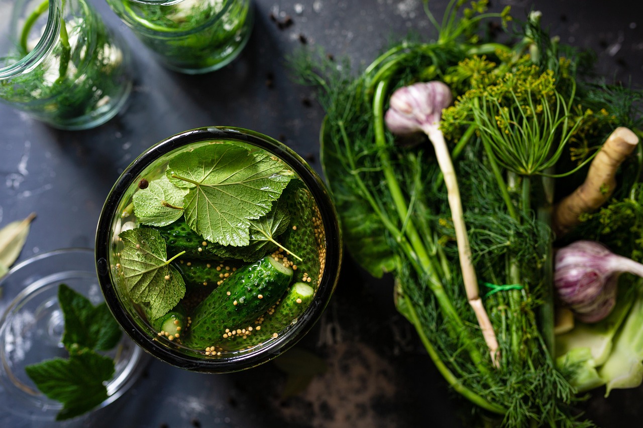 La boisson de l’été que personne n’attendait la limonade aux cornichons de Dua Lipa !
