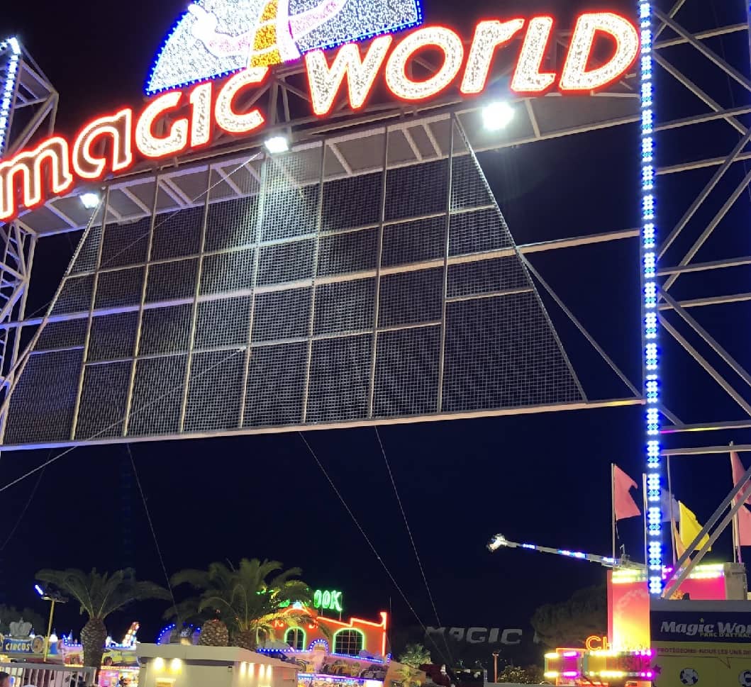 Hyères manège Magic World Magic World Hyères réouverture 24 mai magic world attractions