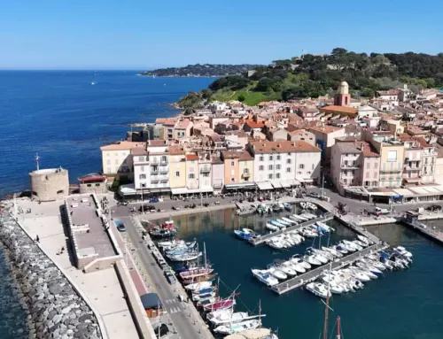 Violent incendie sur un yacht à Saint-Tropez : 60 pompiers mobilisés et des mesures anti-pollution mises en place