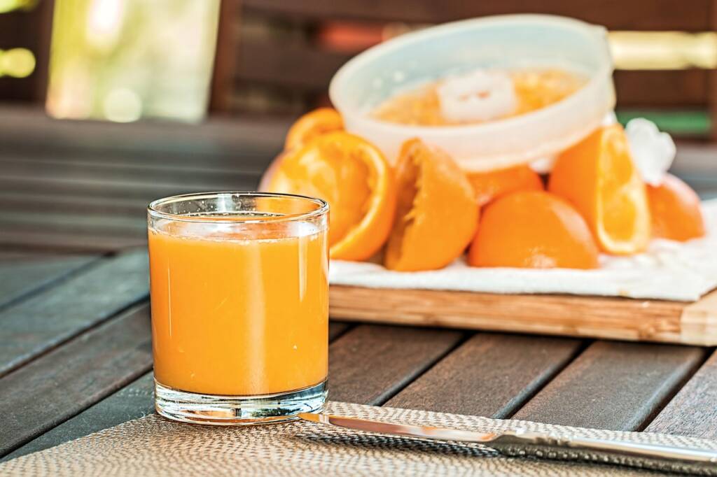Savez-vous pourquoi le jus d’orange est devenu incontournable au petit-déjeuner