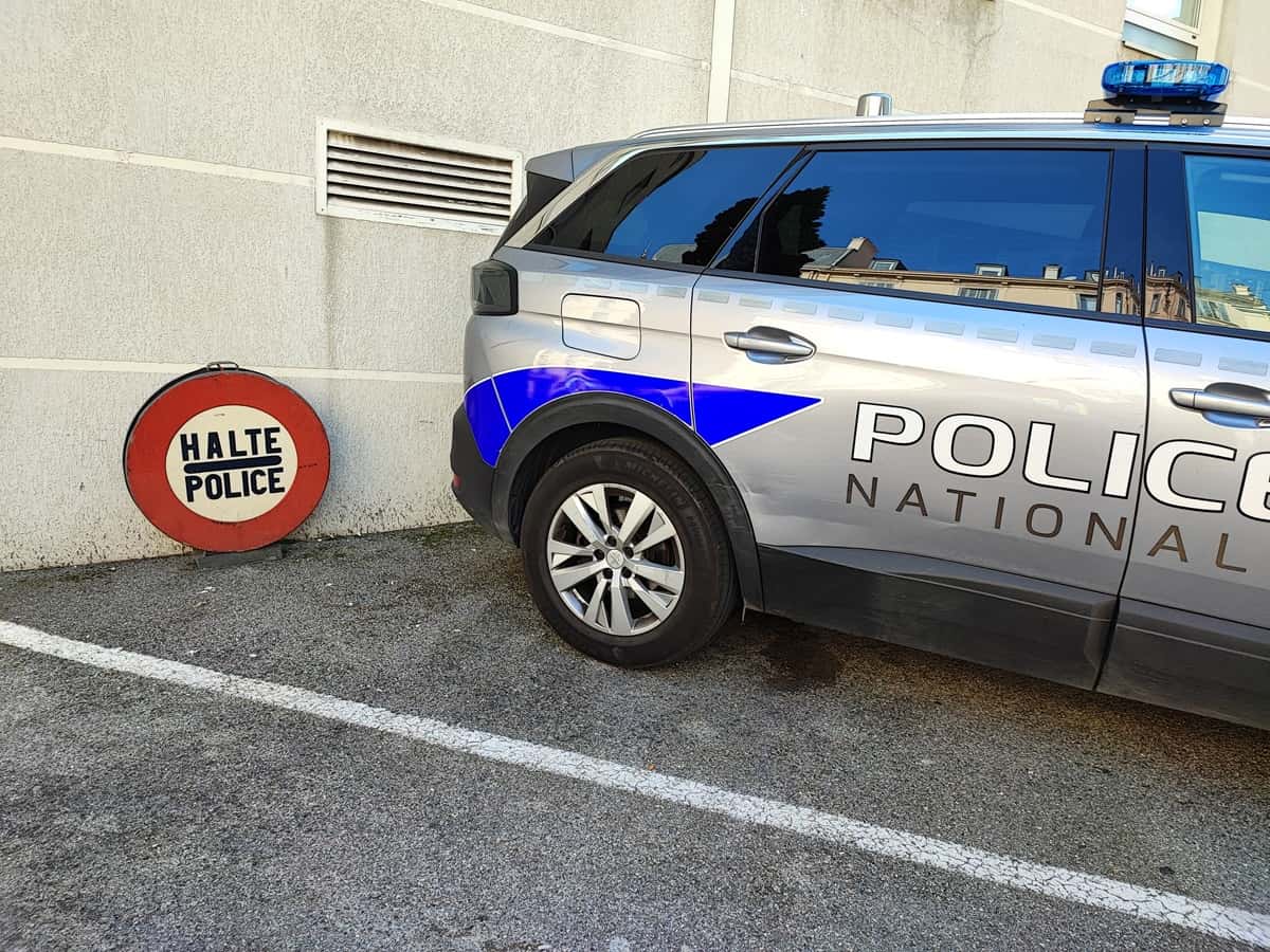 Refus d’obtempérer Sanary bac La Seyne-sur-Mer Policier Trans-en-Provence cambriolage 31 décembre Meurtre par conjoint à La Crau DZ Mafia narcotrafic Marseille extorsion BAC saisi marseille Marseille superette Marseille balle sparrow cannes agression au couteau à Carqueiranne toulon réseau accident vallauris
