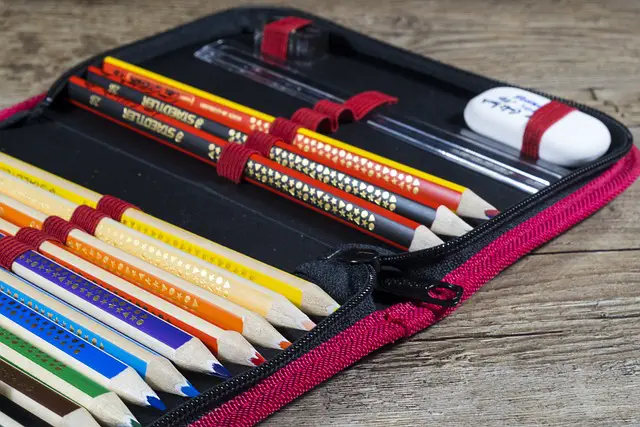Achat fournitures scolaires Var anticipation