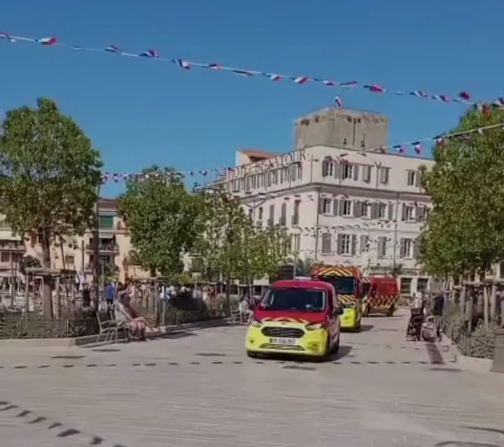 Sanary 14 juillet défilé