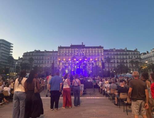 Jazz à Toulon : Roberto Fonseca enflamme la Place de la Liberté lors d’une soirée aux accents cubains