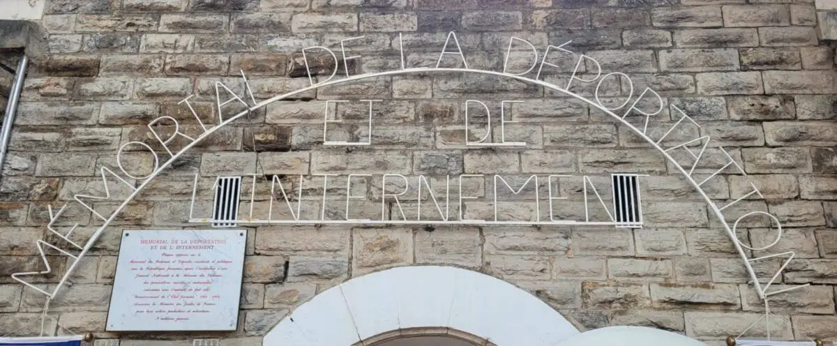 Hommage résistants Signes