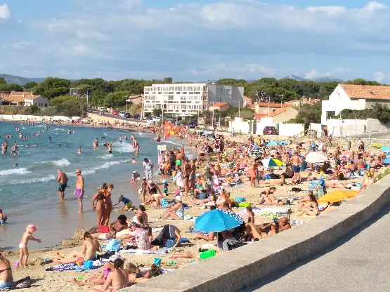 plage bondée