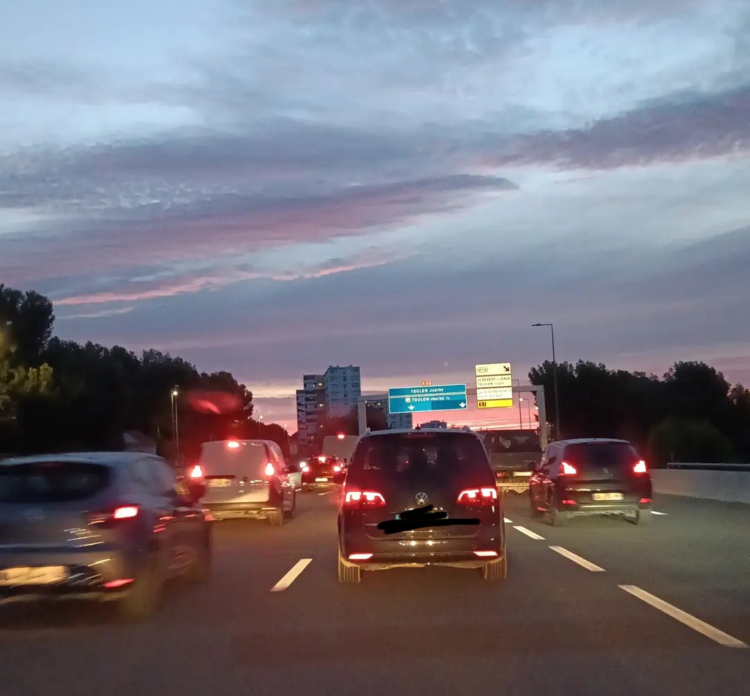 Trafic 15 août Bison Futé Grève taxis Toulon 20 mai tunnel A50 A57 grève toulon taxi Manifestation taxis Toulon