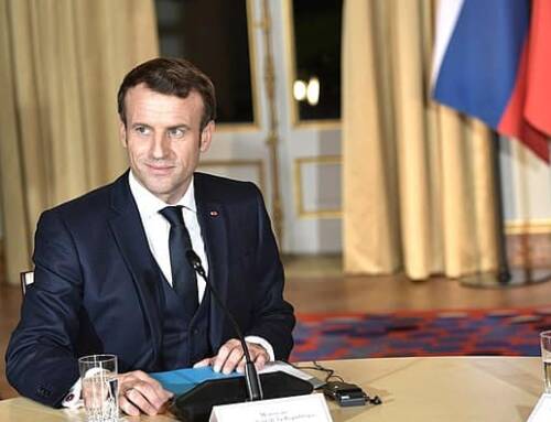 À Bormes-les-Mimosas, Emmanuel Macron commémore la Libération avant un départ pour Washington