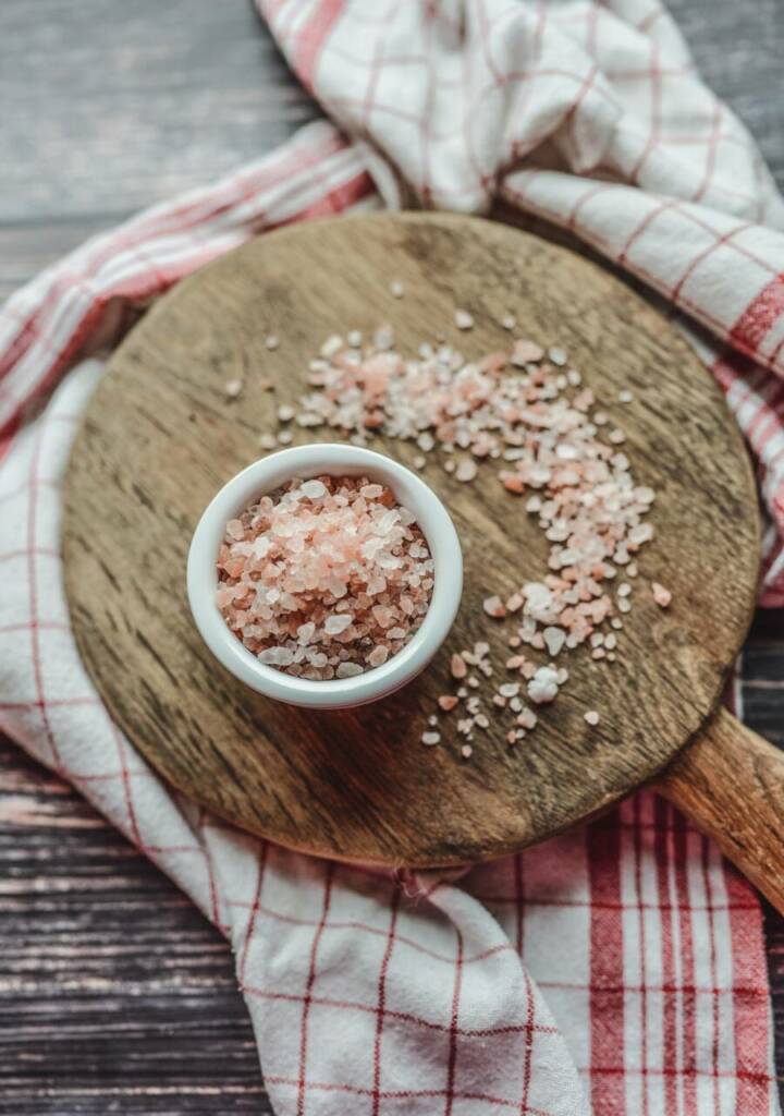 Homme développe une maladie rare après avoir remplacé le sel par du bromure de sodium