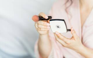 Liste des outils de maquillage essentiels proposée par l’équipe de Faut qu’on en parle