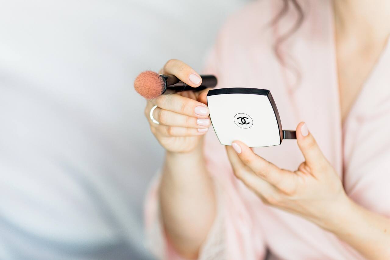 Liste des outils de maquillage essentiels proposée par l’équipe de Faut qu’on en parle