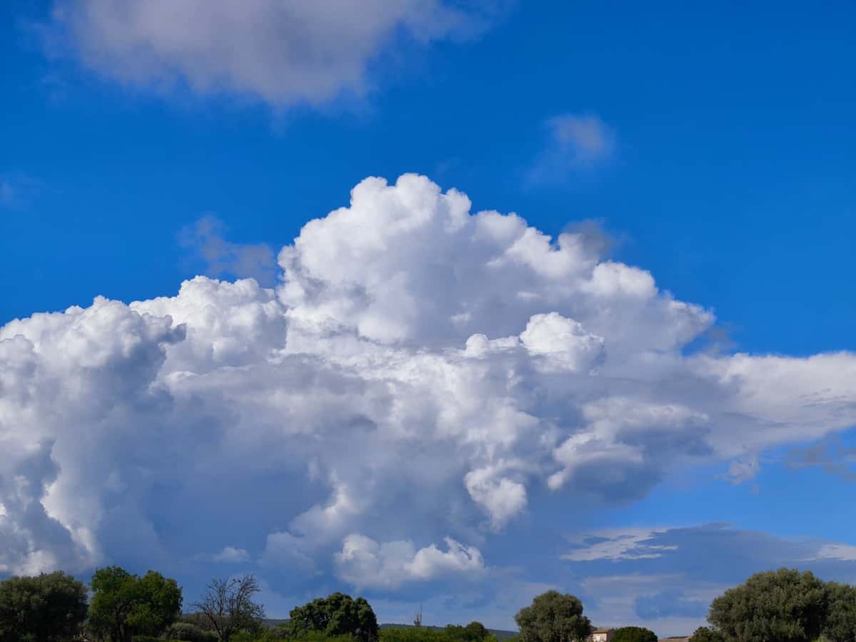 Nuages orages au loin
