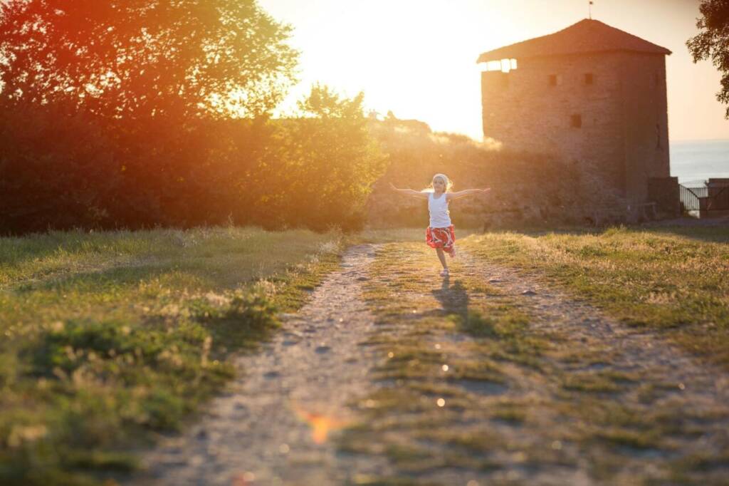 Protéger la peau des enfants le bon réflexe pour prévenir le cancer de la peau à l’âge adulte. Attention au soleil en été.