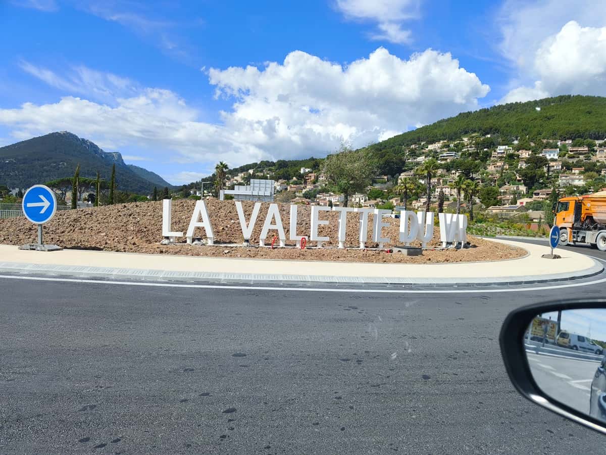 Rond point La Valette du Var Jardin remarquable de Baudouvin La Valette