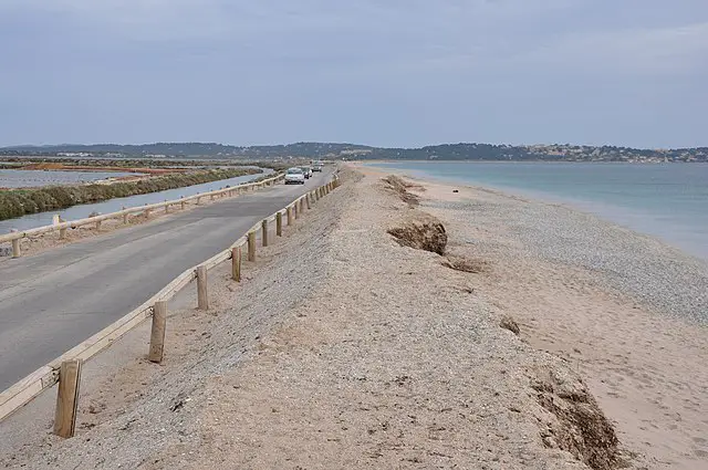 salins des Pesquiers Tombolo Giens Hyères menacé