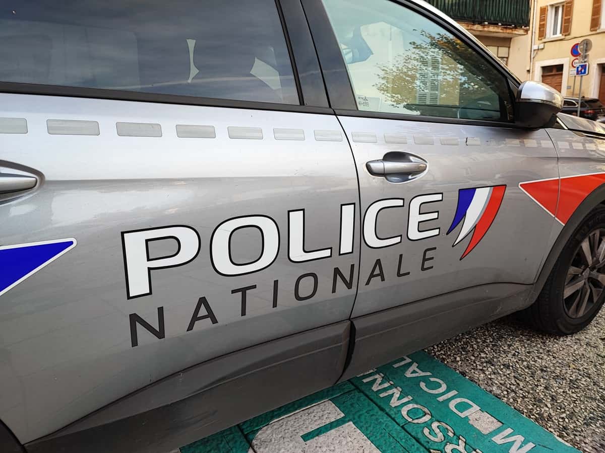 Nice agression arme Voleur interpellé Sablettes La Seyne Toulon étudiants trafic stupéfiants réseau social trafic voitures volées Marseille Algérie Surveillante Aix-Luynes go-fast Meurtre sur un point de deal à Nice Nice Roquebillière Kalachnikov opération de contrôle des poids lourds réforme lutte trafic drogue arrestation à Fréjus antibes policier suicide balle dans la tête La Seyne-sur-Mer var lutte drogues féminicide Marignane policiers sauvent une adolescente menton viol enfant meurtre la Seyne-sur-Mer accident lavandou drame conjugal village var rave-partys Agression sexuelle nice Fusillade marseille Arrestation Fréjus marseille accident Draguignan procès enfance marseille adolescent videur gravement bléssé marseille