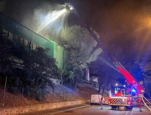 Spectaculaire incendie d’un entrepôt à Grasse : 60 pompiers mobilisés dans la nuit