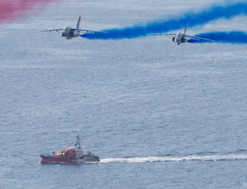 Malgré un retard, la Patrouille de France a émerveillé le ciel de Toulon pour le 15 août
