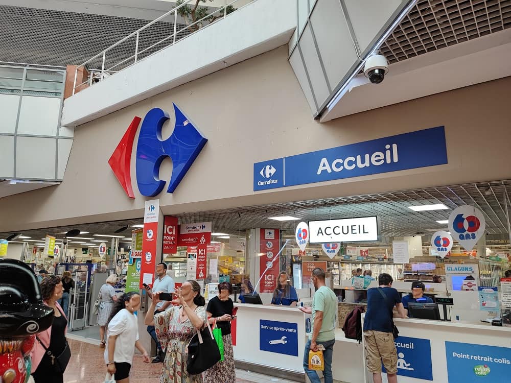 réouverture centre commercial Mayol carrefour pepsico grandes surfaces var carte de fidélité Carrefour piratées lundi de pentecote