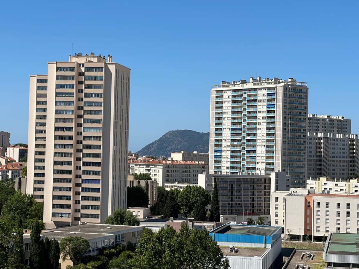 Immobilier investir région Sud Crédit immobilier 2024 baisse stabilisation taux Familles monoparentales Var taxe foncière 2024 engagements de l’État Toulon étudiants logement adolescent retrouvé ligoté à Toulon