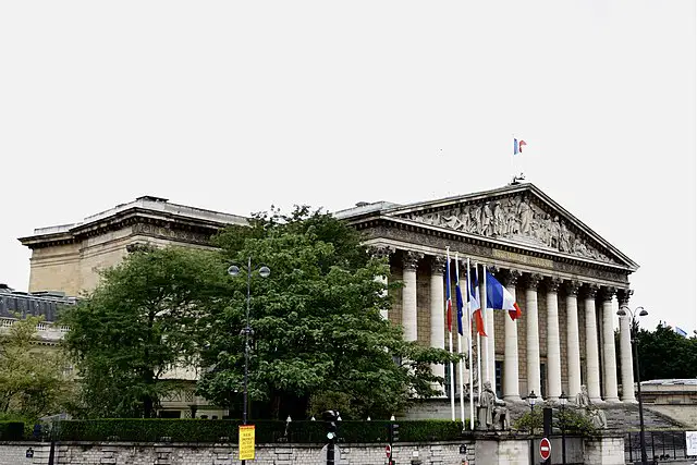 François Bayrou démission Premier ministre Assemblée Nationale Fréjus