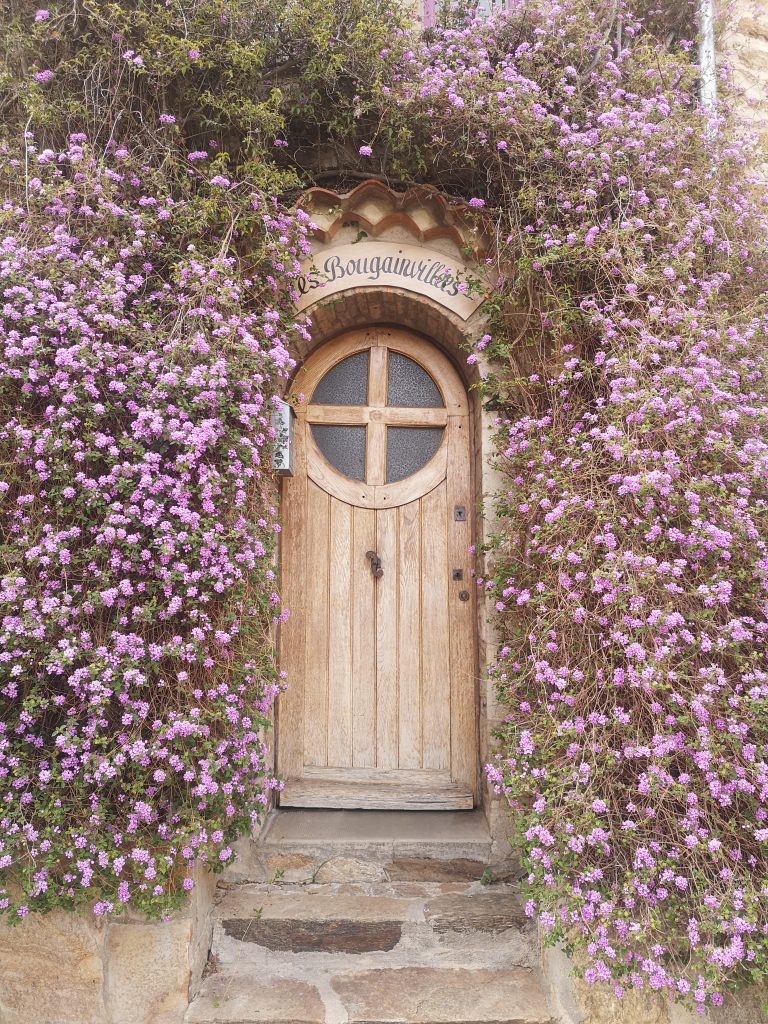 BORMES (3) Bormes une porte d'appartement