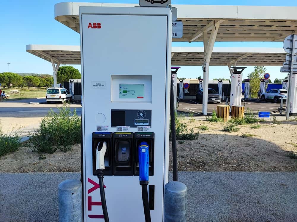 bonus écologique voiture électrique passer à l'électrique var Tesla nouveaux tarifs voitures 100 euros immatriculations voitures électriques