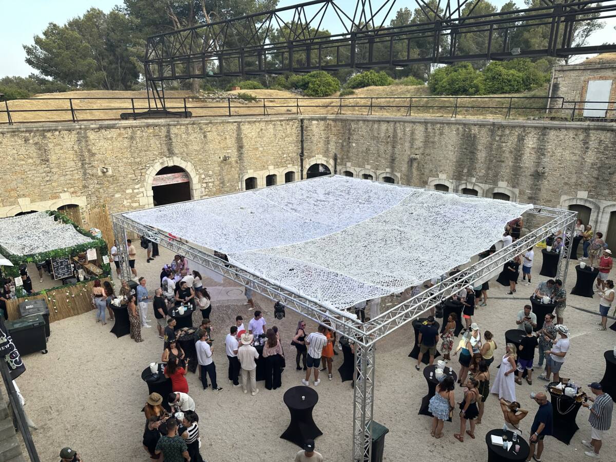 📅 Vendredi 19 septembre 2025 🏛️ Visite guidée de la Préfecture du Var – Toulon 📍 Préfecture – 14h00 Visite des salons historiques, rôle du préfet expliqué. Sur inscription : pref-communication@var.gouv.fr . 🎶 Jazz en liberté – Toulon 📍 Place de la Liberté – 20h30 Concert en plein air avec le trio Blue River. Ambiance jazzy au cœur de la ville. 🎉 L’Avenue Clemenceau en fête – La Londe-les-Maures 📍 Avenue Georges Clemenceau – 17h30 à 22h00 Braderie des commerçants, musique, animations et ambiance conviviale. 📅 Samedi 20 septembre 2025 🏛️ Banque de France – Toulon 📍 Rue Jean Jaurès – 10h00 à 16h00 Visite exceptionnelle des locaux et découverte de l’histoire économique. 🏛️ Fort Balaguier – La Seyne-sur-Mer 📍 Fort – 10h00 à 18h00 Musée naval, expositions, histoire maritime. Vue imprenable sur la rade. 🏛️ Collégiale Saint-Pierre – Six-Fours-les-Plages 📍 Vieux village – 10h00 à 17h00 Visite guidée et animations musicales dans un cadre patrimonial unique. 🏛️ Chapelles ND-de-Pitié et Pépiole – Six-Fours-les-Plages 📍 Sites historiques – 10h00 à 17h00 Découvertes spirituelles, vues panoramiques et architecture ancienne. 🏛️ Mémoire de village – Cogolin 📍 Maison des Associations – 10h00 à 17h00 Archives, photos anciennes et objets du quotidien. 🏛️ Parcours patrimoine – Le Val 📍 Centre ancien – Toute la journée Balades, ateliers, expositions et animations pour petits et grands. 🏛️ Saint-Raphaël historique 📍 Vieux-Port – 14h00 à 18h00 Visite guidée du patrimoine balnéaire, de la vieille ville et de ses monuments. 🏛️ Patrimoine viticole – Pierrefeu-du-Var 📍 Domaine – 10h00 à 16h00 Visite des caves, dégustation et exposition d’outils viticoles anciens. 🚤 Embarquements immédiats – Sanary-sur-Mer 📍 Port – 09h30 à 17h30 Balades gratuites en mer à bord des pointus. Réservation sur place. 🎨 Dessine-moi une tomate – Grimaud 📍 Parc de la Queste – Dès 10h00 Animations écoresponsables, concerts, ateliers biodiversité. 🎭 Et surtout pour le pire – Le Muy 📍 Salle Pierre – 20h30 Festival de théâtre. Comédie grinçante. Tarif : 10 €. 🎉 Fête des Vendanges – La Londe-les-Maures 📍 Place Camoin – 09h00 à 17h00 Marché gourmand, animations enfants, peinture géante et dégustations. 🎏 Festival International de l’Air – Fréjus 📍 Base nature – 10h00 à 18h00 Cerfs-volants géants, stands, ateliers et concerts (aussi dimanche). 📅 Dimanche 21 septembre 2025 🏛️ Visite du Fort Balaguier – La Seyne-sur-Mer 📍 Fort – 10h00 à 18h00 Musée naval et expositions historiques. 🏛️ Collégiale Saint-Pierre – Six-Fours-les-Plages 📍 Vieux village – 10h00 à 17h00 Visites guidées et concerts classiques. 🏛️ Patrimoine & nature – La Garde 📍 Vieille ville & Espace Nature – Toute la journée Balades, spectacles, ateliers écologiques et concerts. 🏛️ Archives & Hôtel de Ville – Brignoles 📍 Centre-ville – 10h00 à 17h00 Visite guidée, archives anciennes et découverte des lieux institutionnels. 🏛️ Musée & moulin à huile – Collobrières 📍 Centre du village – 10h00 à 18h00 Traditions rurales, châtaignes, huile d’olive et démonstrations. 🏛️ Saint-Raphaël historique (suite) 📍 Centre-ville – 14h00 à 18h00 Visites du patrimoine religieux et civil. 🚤 Embarquements immédiats – Sanary-sur-Mer 📍 Port – 09h30 à 17h30 Dernier jour de balades gratuites sur les pointus. 🏛️ Banque de France – Toulon 📍 Rue Jean Jaurès – 10h00 à 16h00 Fin des visites exceptionnelles de l’agence. 🎭 Cas de farce majeure – Le Muy 📍 Salle Pierre – 17h00 Clôture du festival avec une comédie décalée. Tarif : 10 €. 🎭 Un Songe d’une nuit d’été – La Seyne-sur-Mer 📍 Fort Balaguier – 19h30 Spectacle magique dans les jardins du fort, en plein air. 🎏 Festival International de l’Air – Fréjus 📍 Base nature – 10h00 à 18h00 Journée finale du festival de cerfs-volants géants. 🎉 Le Lavandou Couleur Provence – Le Lavandou 📍 Front de mer – 08h00 à 17h00 Marché de terroir, métiers anciens, animations et traditions provençales. Petit Apéro Improvisé Fort Napoléon