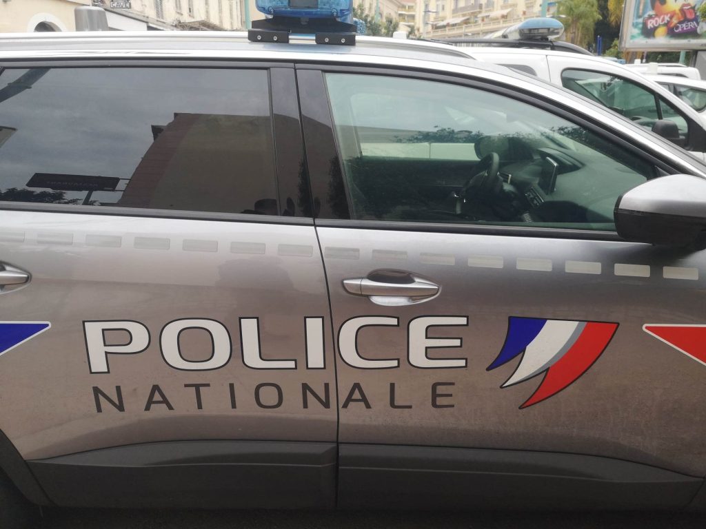 Escroquerie Marseille Homme poignardé Roquefort-les-Pins Interpellation homme tirs terrasse Revest saisie cannabis nice colis suspect école aide a domicile abusé confiance BAC Marseille deal toulon 363 kg cannabis arrestation choc bac toulon Vitrolles découverte cayolle marseille Delta Festival Marseille balle Marseille fusillade adolescent grogne police Var la seyne sur mer interpellation La Seyne détention arme stupéfiants