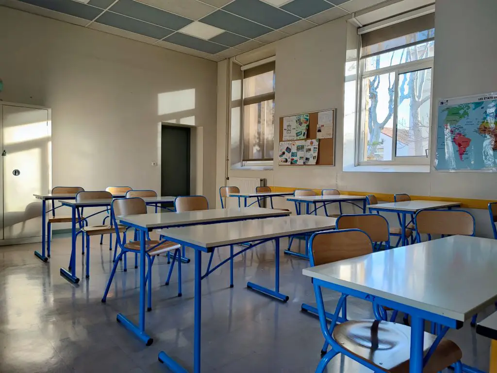 Rentrée scolaire Var 2025 Fermeture école Michelet Hyères Brevet des collèges non obligatoire Dysfonctionnement chauffage La Seyne-sur-Mer ENGIE superman dance nouveau defi Résultats mathématiques élèves Var lycée Lorgues viol écoles fermées var rentrée scolaire soutien var directrice d'école agressée cuers services scolaires suspension des messageries ENT grève enseignants 2 avril classes surchargées var fermeture classe toulon fermeture de 15 classes var police écoliers toulon tentative enlèvement école La Garde grèves éducation nationale jeudi tsunami La Seyne éducation crise pisa baisse niveau enseignant digne miss france culture générale alerte bombe toulon pénurie professeurs élèves ouverture collège Aups collégien menaces direction